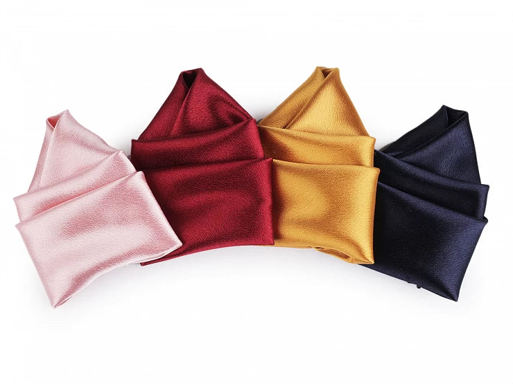 Žepni robec iz satena glossy pink -ročno delo